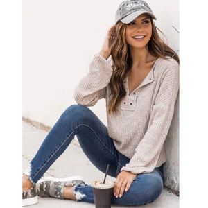 NWOT TAUPE V-NECK RIBBED BLOUSE